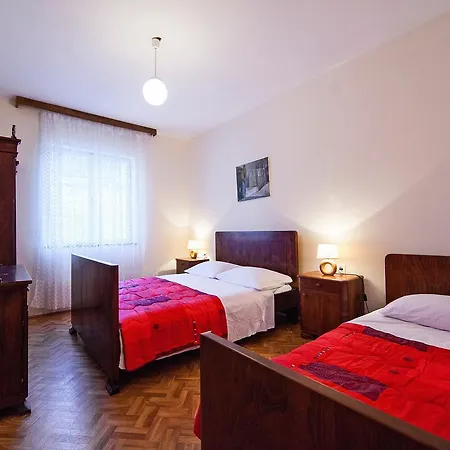 Komiza 8844c Apartment *